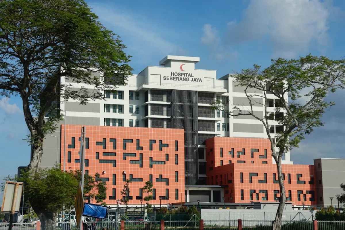 Healthcare in Ecuador for Retirees — IESS, Private Insurance, and What to Expect